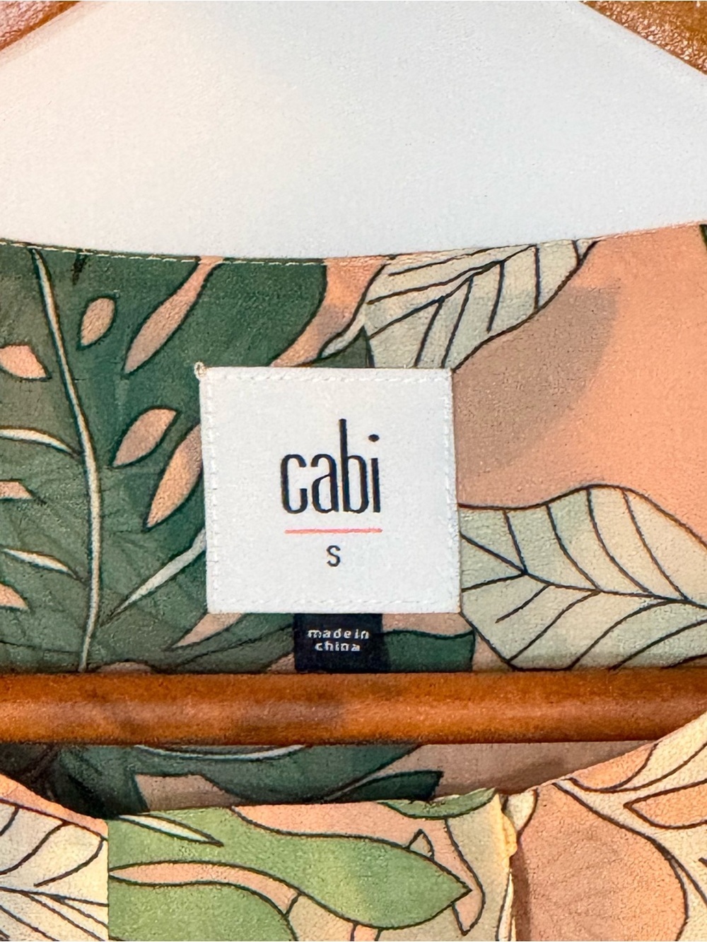 cabi Tropical Monstera Leaf Print Sleeveless Blouse - Picture 5 of 8
